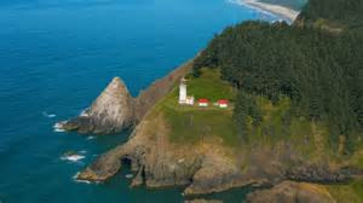 Can you stay in a lighthouse in Oregon Coast?