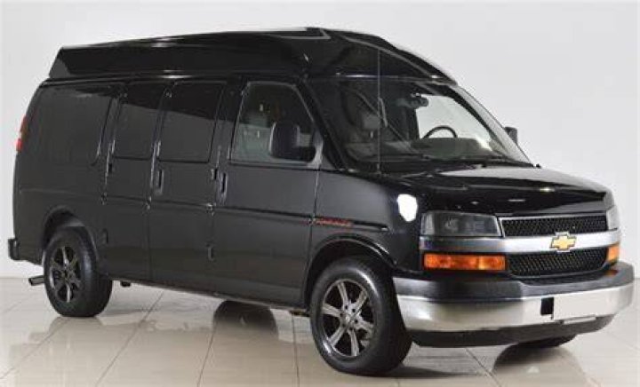 Does Chevy still make a full size van?