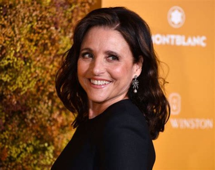 Does Julia Louis Dreyfus really have curly hair?