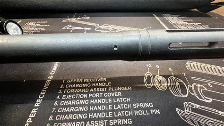 Does the FN PS90 have a threaded barrel?