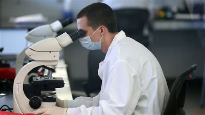 How many crime labs are in Wisconsin?
