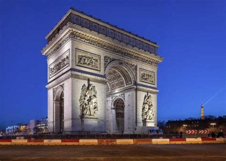How many famous buildings are in France?