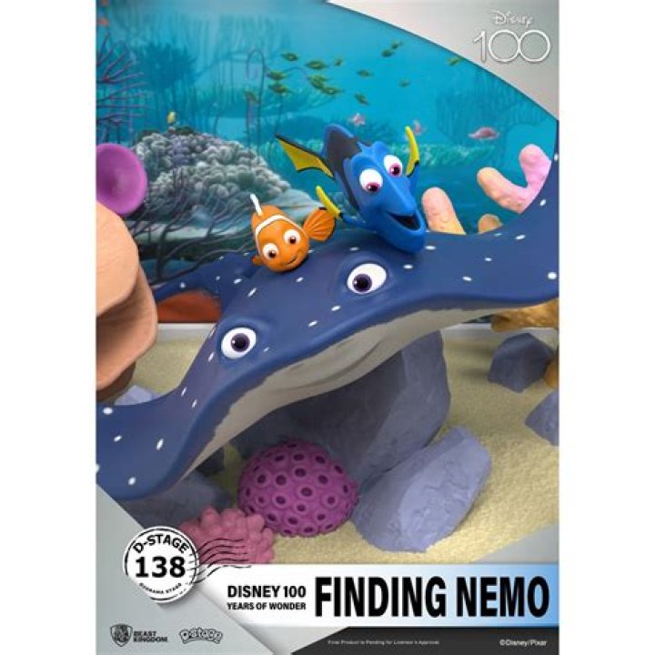 What organism did Mr Ray discover and show his students at the beginning of Finding Nemo?