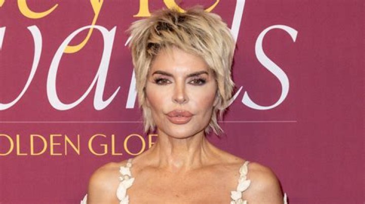 Why is Lisa Rinna being sued by the paparazzi?